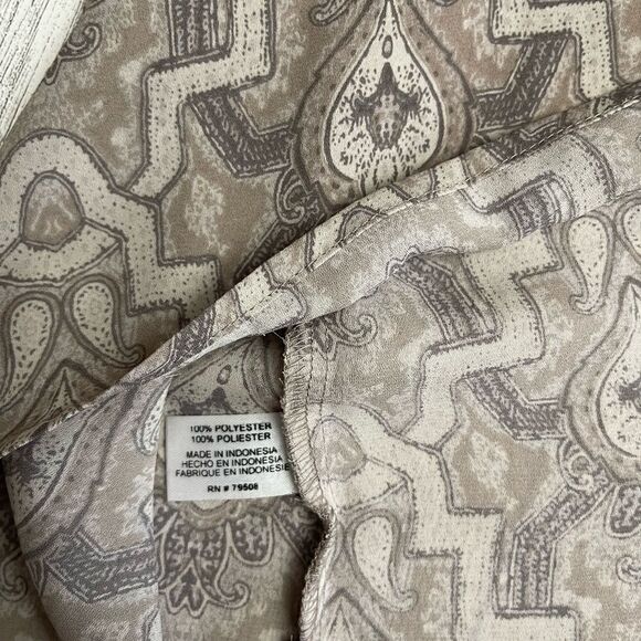 Violet + Claire Sleeveless Sheer Blouse Size Medium - Picture 4 of 4